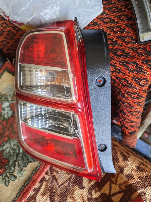 Продам левую заднюю фару на Шевроле Кобальт (оригинал)