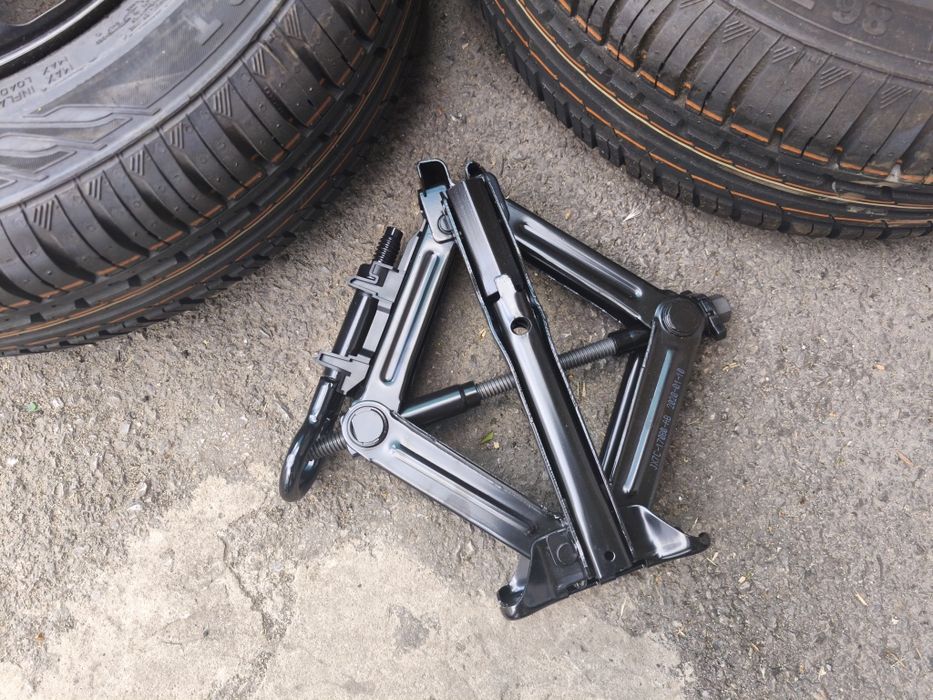 14" оригинална резервна гума с джанта за Ford fiesta.