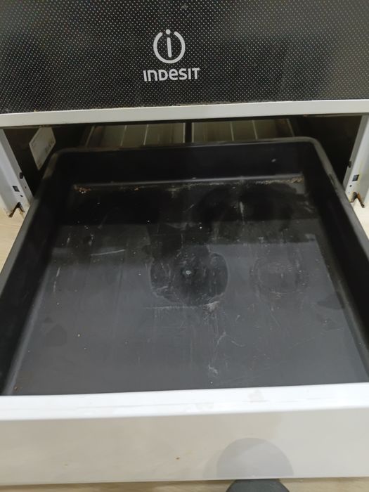 Продаются электрическая плита INDESIT