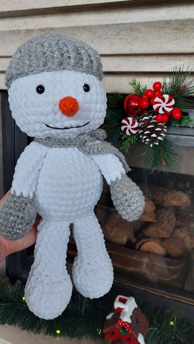 Плюшено мече и снежен човек