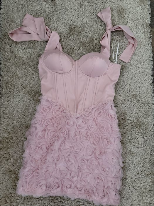 Офицялна рокля с рози