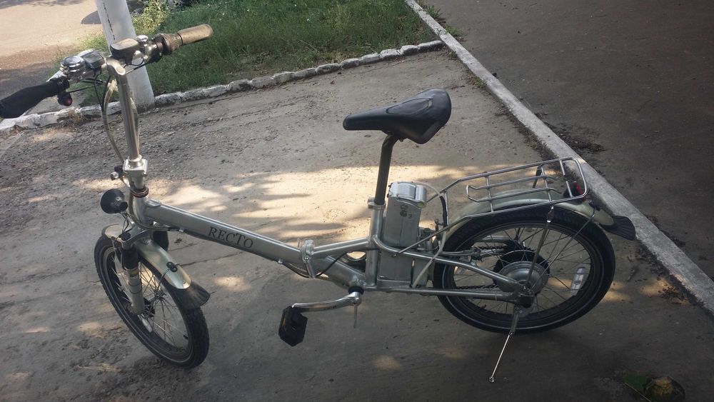 Bicicleta electrică pliabilă