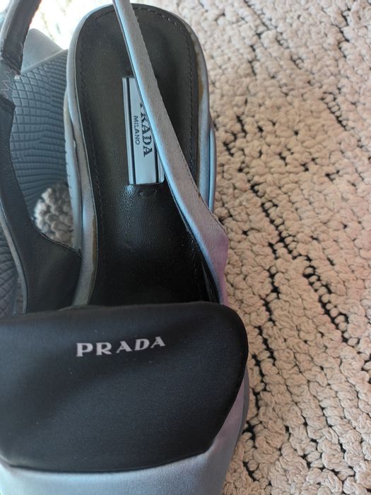 Prada сандали сатен
