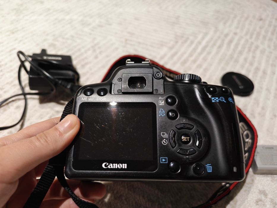 DSLR Canon EOS 1000D