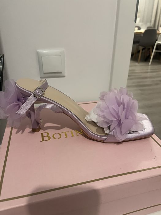 Sandale lila elegante cu flori