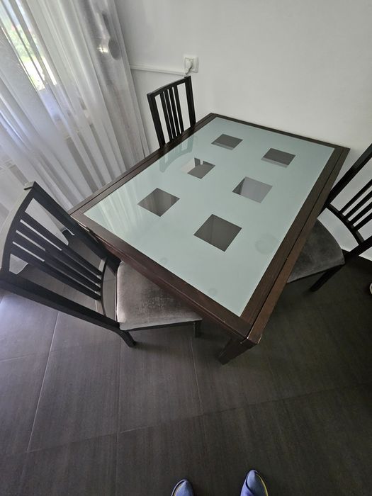 Vand masa sufragerie lemn /sticla 90x120cm si extinsa 90x240cm Italia cu 4 scaune .