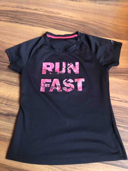 разпродажба на спортни тениски и оформящ безшевен клин