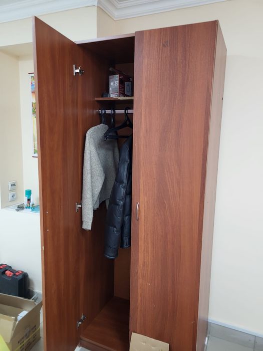 Продам мебель. Столы, шкафы б/у.