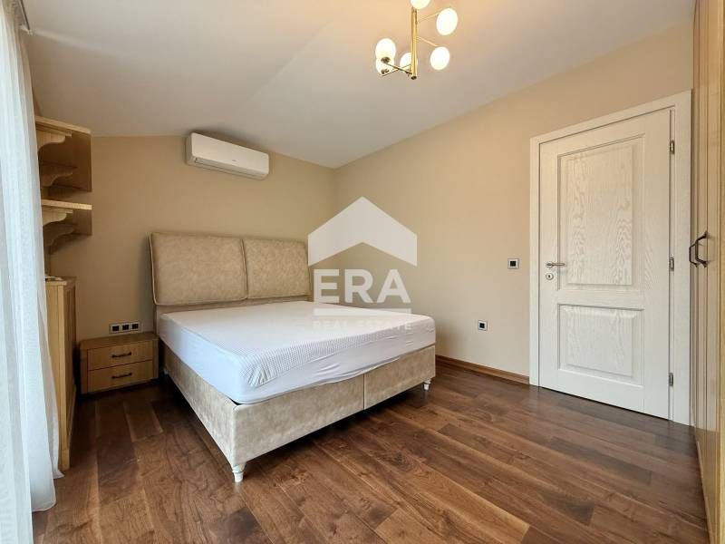 Дава се под наем Многостаен апартамент в София, Център - 212 кв.м за 1700 € - Снимка #9