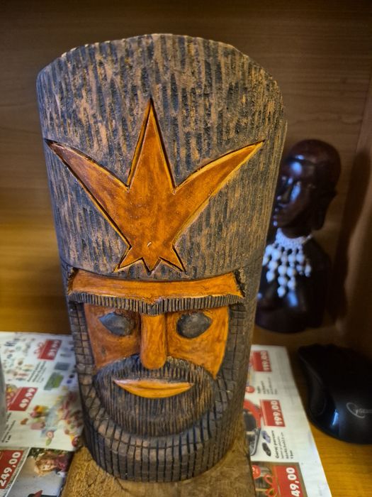 Sculptura lemn lucrata manual