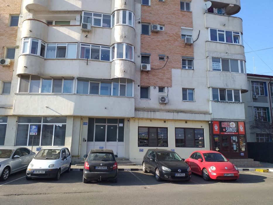 De vânzare apartament 3 camere.