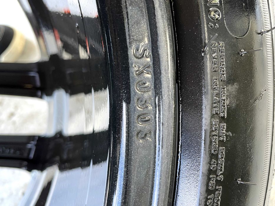 Джанти BBS 17” за BMW. Гумите си вървят с тях.