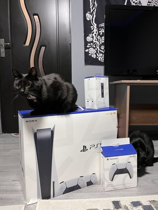 Playstation 5 Disc Edition, 2 console, incarcator, 5 jocuri