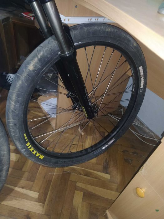 Гуми maxxis hookworm