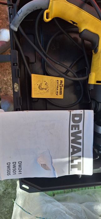 Masina de găurit DeWalt DW505 QS