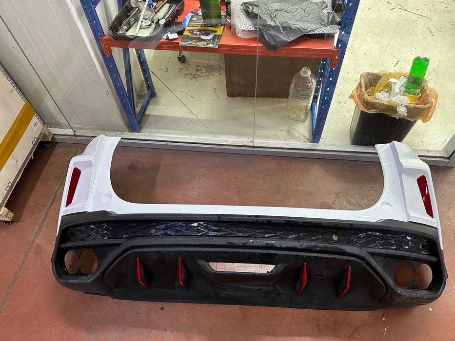 Бампер задний в сборе