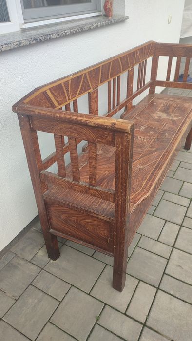 Banca veche din lemn, lavita