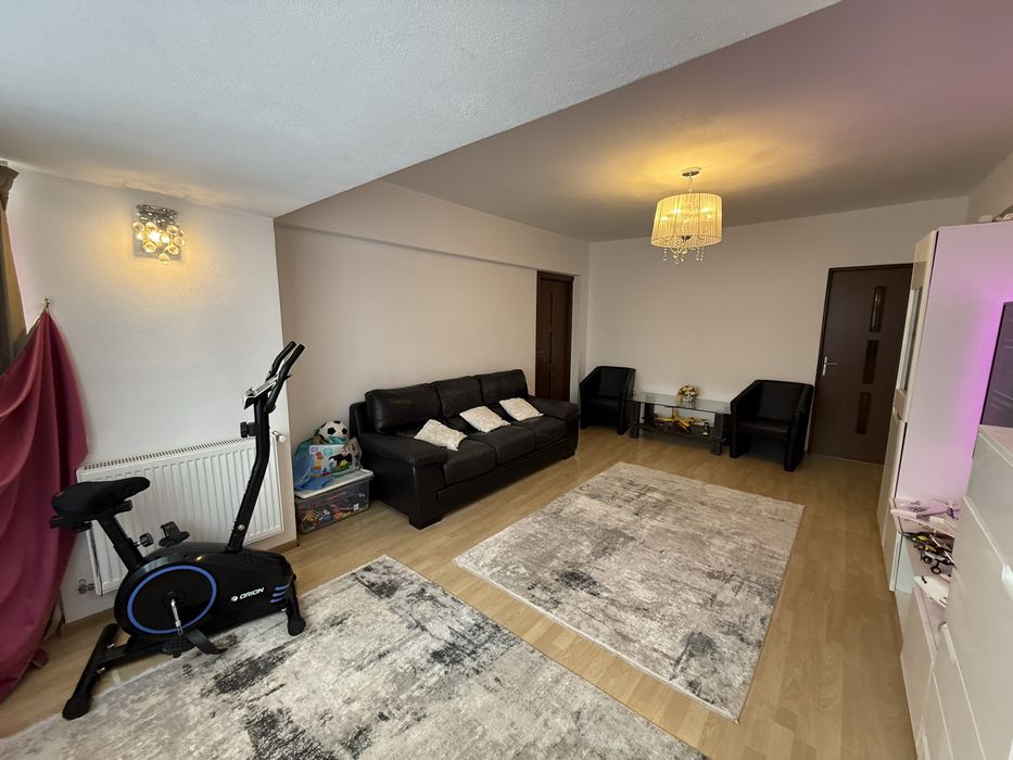 Vand apartament 3 camere
