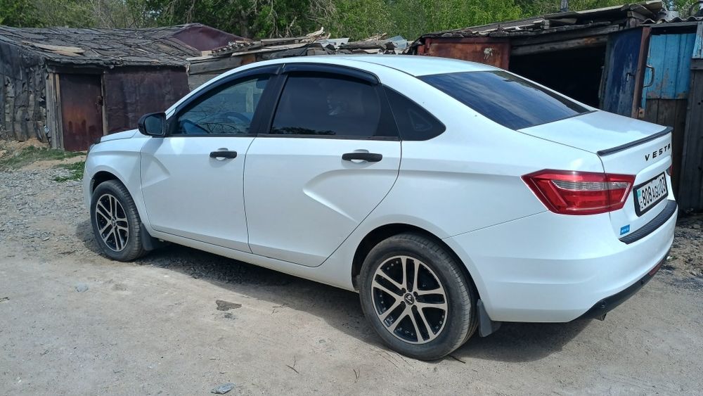 Автомашина лада веста