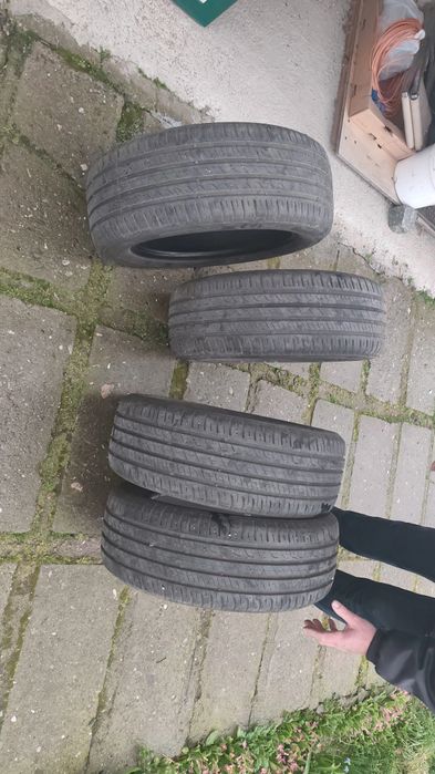 Продавам 4 летни гуми 16 цола. Две гуми са 2019 а другите 2021 година.