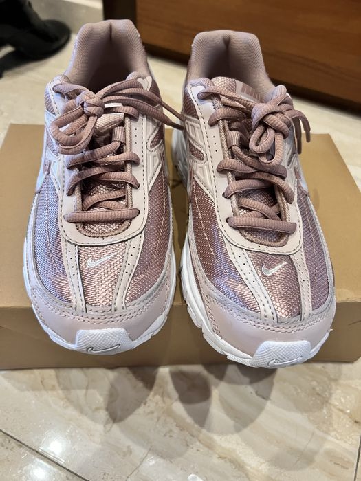 Дамски маратонки Nike Iniator