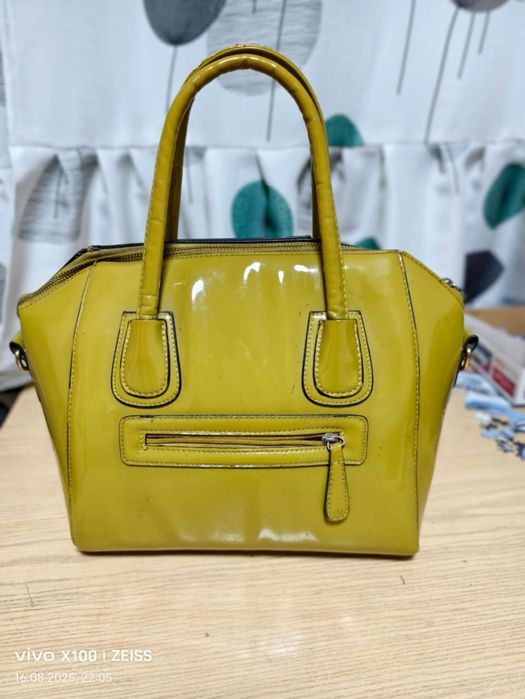 Сумка Givenchy в хорошем состоянии