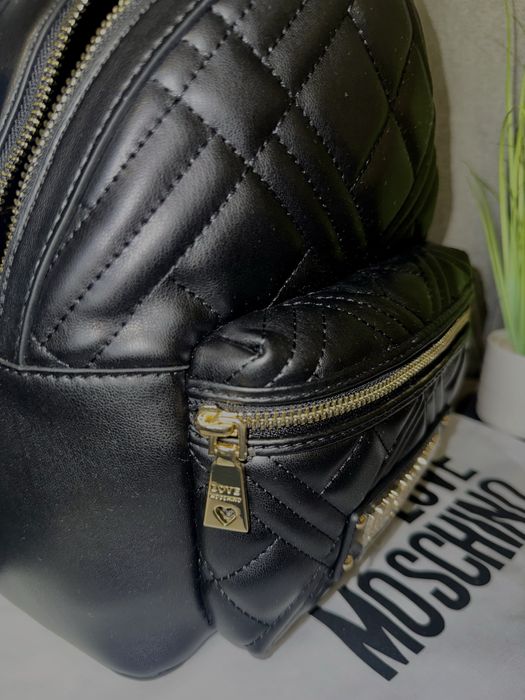 Чисто нова раница Love Moschino