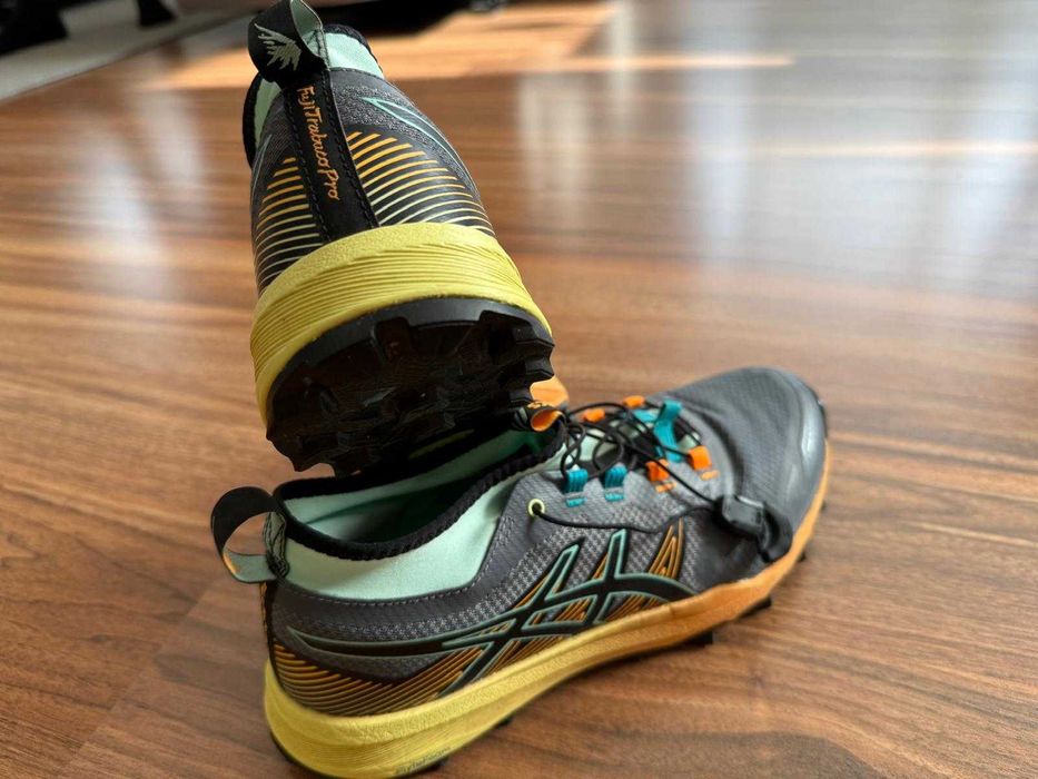 Adidași Asics Drumeție