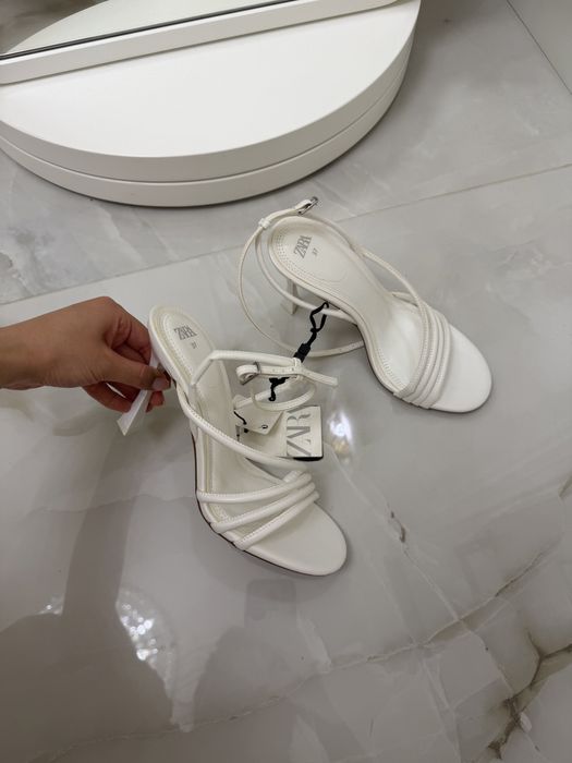 Белые босоножки размер 37