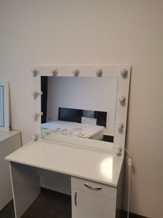 Огледало за грим с осветление