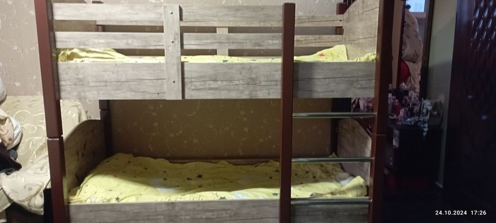 Продается 2х ярусный Кроват  почти новый хороший состояние