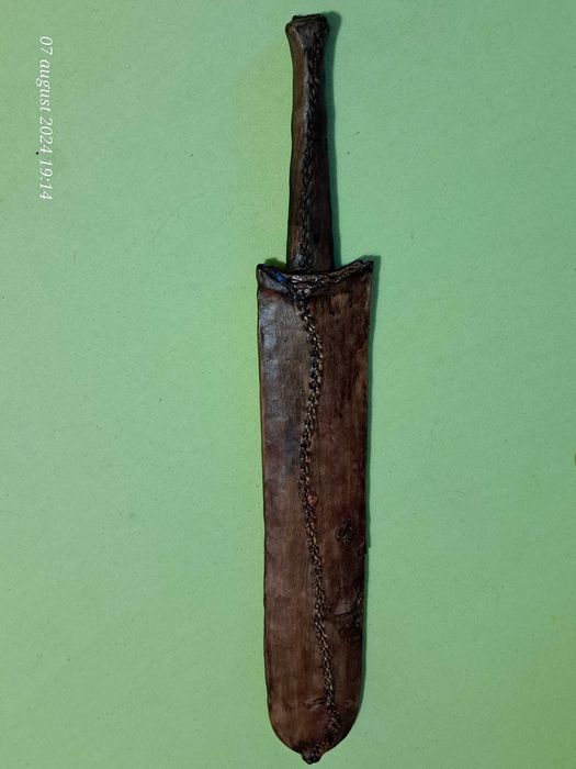 Macetă, sabie scurta simi Masai Kenia . Otel si piele intarită.