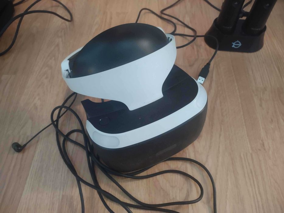 Vând PS4 + PSVR Kit