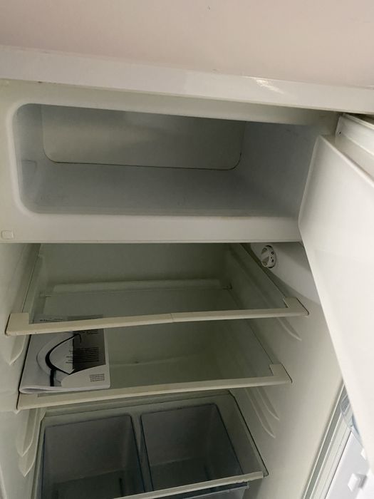 Хладилник Electrolux с малък фризер