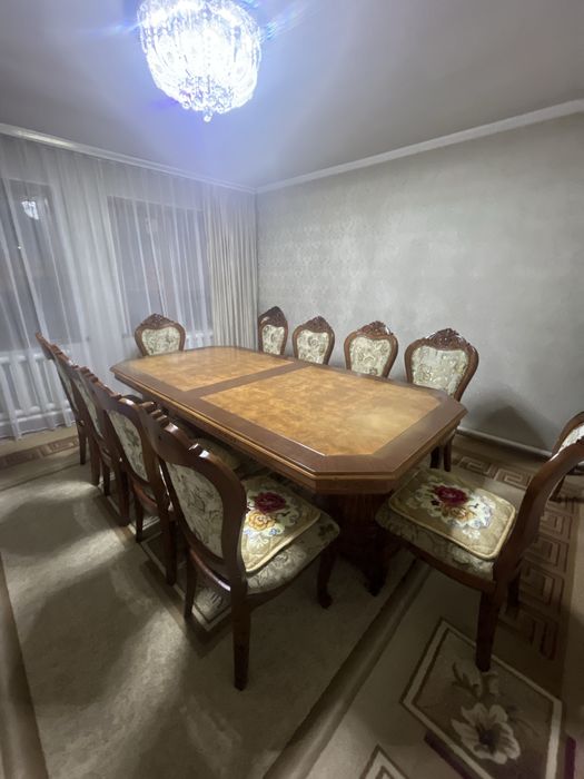 Продам стол и стулья