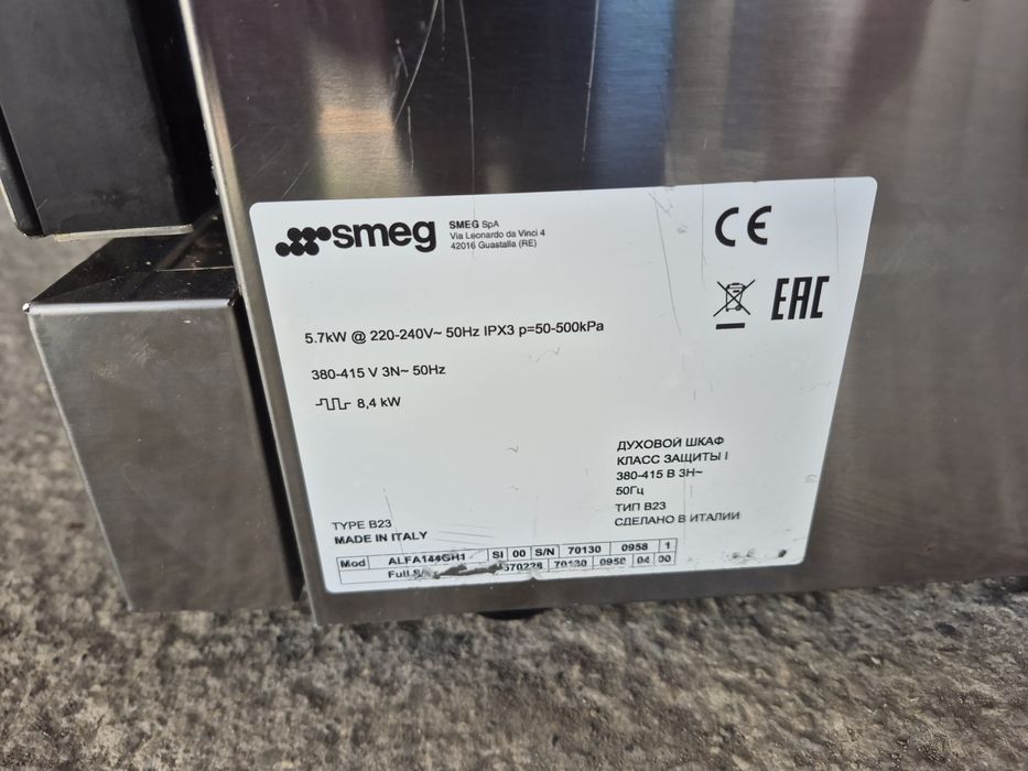 Продам конвекционную печь SMEG
