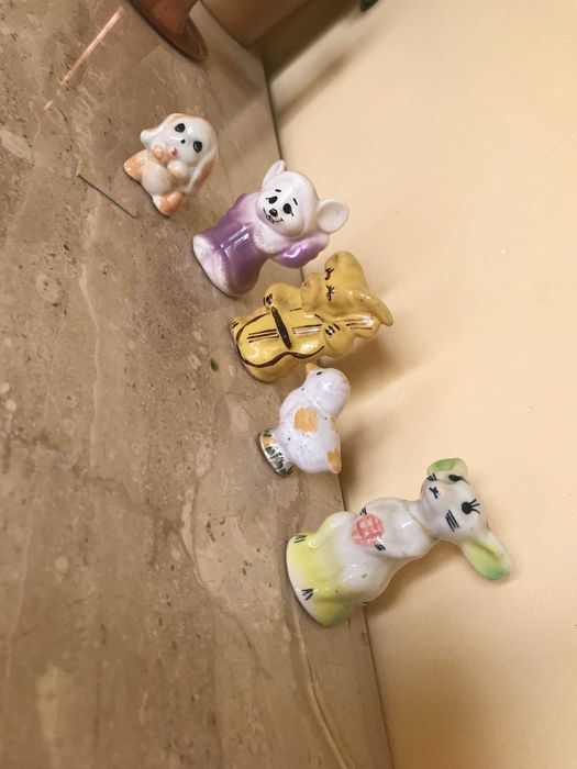 Продавам различни порцеланови и дървени фигурки