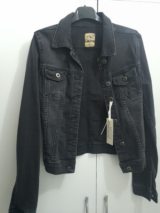 Vând geaca de blug.