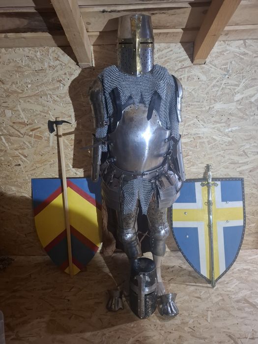 Armura medievala completa