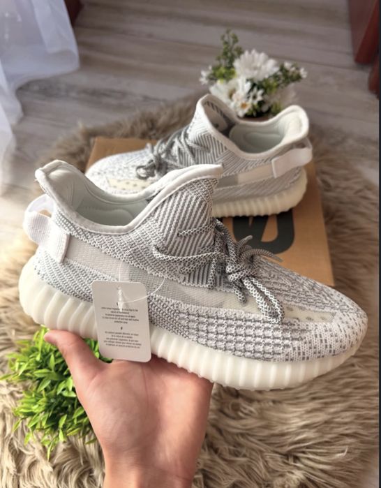 yezzy 350 v2 reflective