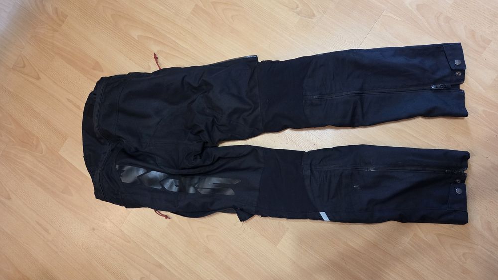 Мото Яке, Панталон, Ботуши