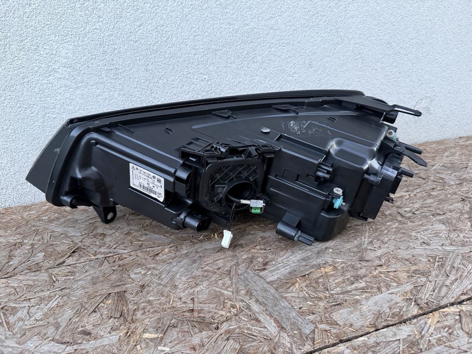 Far dreapta VW Touareg 7P 2010-2014 Xenon adaptiv + LED Original Europ