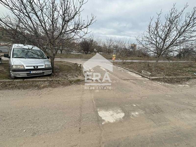 Атрактивен парцел