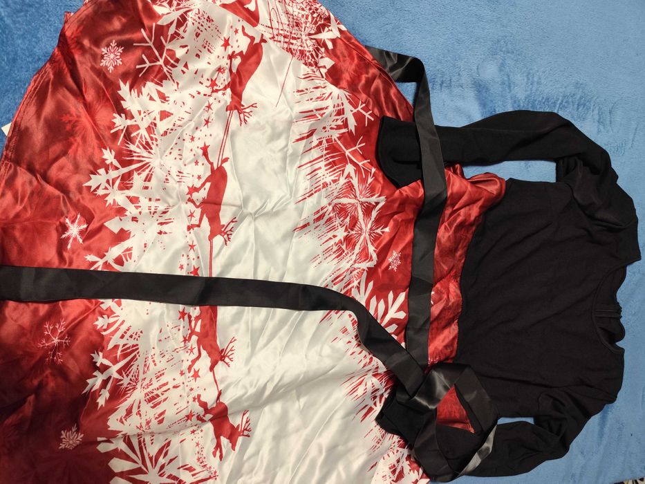 Продавам рокля коледна