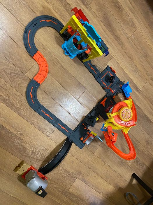 Hot Wheels писта + АВТОМИВКА + кобрата + подарък