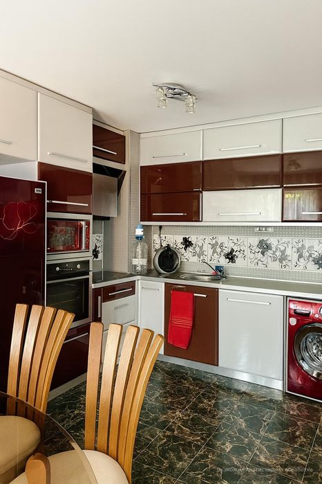 Дава се под наем Тристаен апартамент в Пловдив, Каменица 1 - 122 кв.м за 520.2 € - Снимка #2