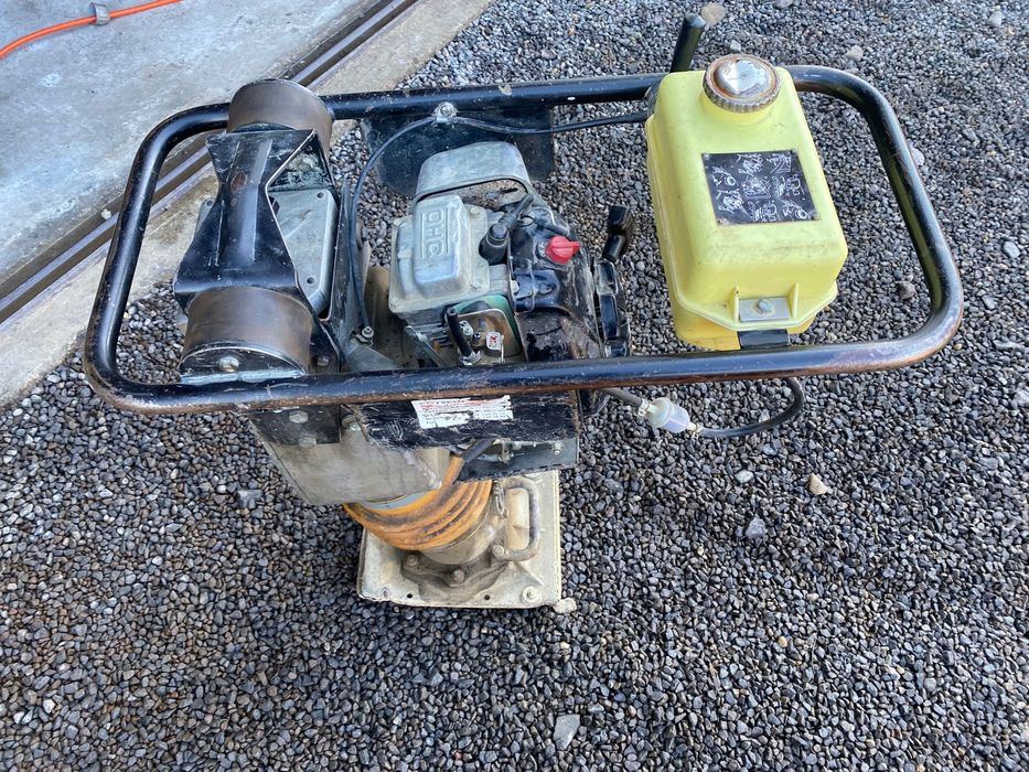 Broasca compactor pe benzina