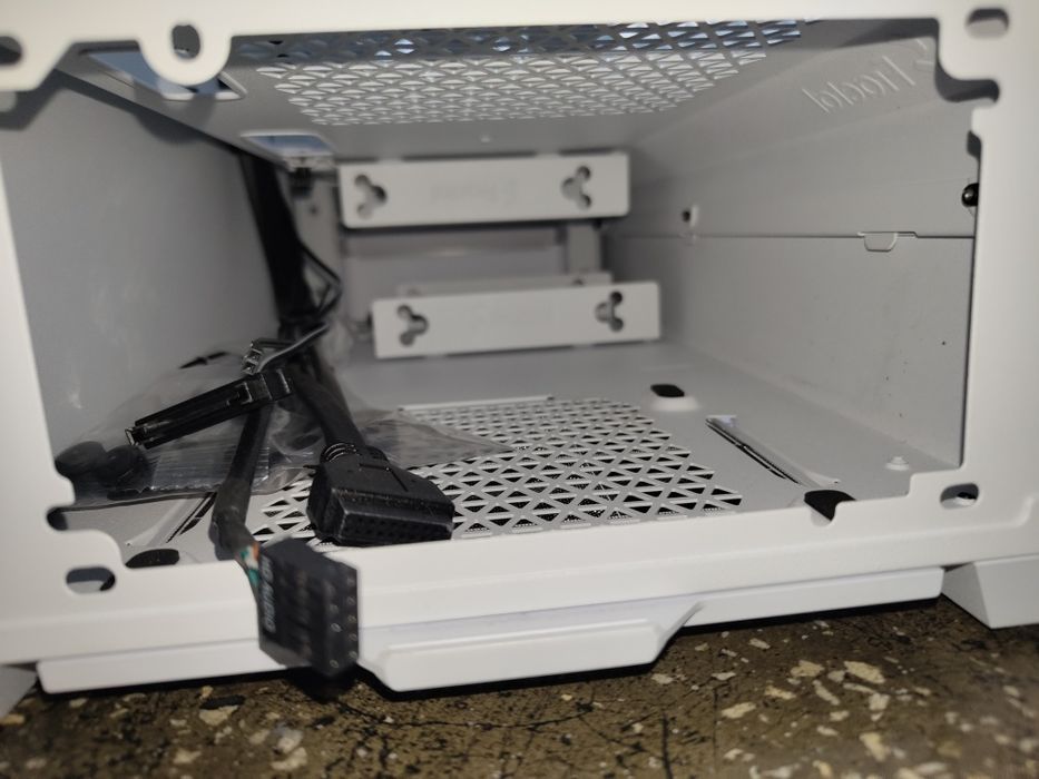 Carcasa Fractal  Sticla (Alb)
Plata cu cardul în ra