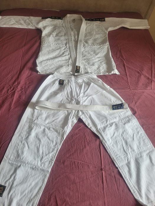 Продам кимано на рост 180