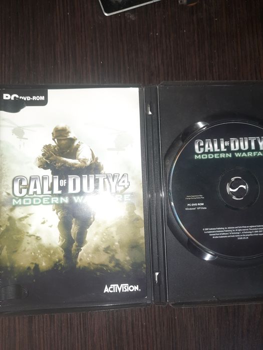 Vând joc de colecție call of duty modern warfare 4 din 2007